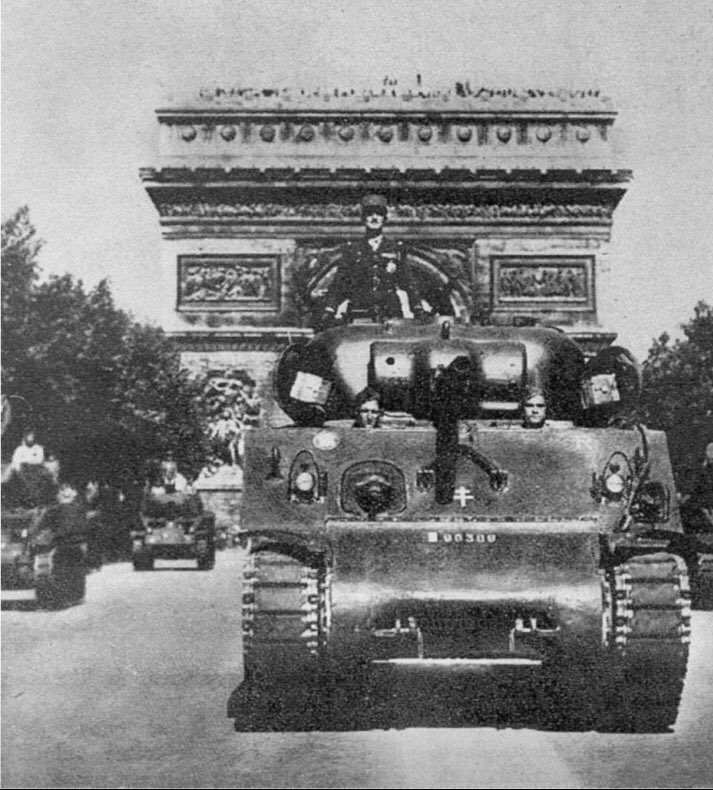 freddufros's tweet image. #LiberationdeParis #2emeDB #DeGaulle #Leclerc