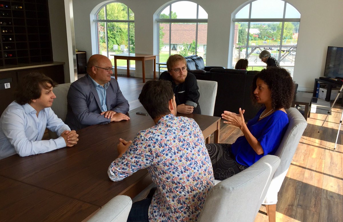 DomAnglade's tweet image. Enchantée de rencontrer à nouveau l’équipe de @rum_code, une PME innovante en TI à Shawinigan qui se distingue en favorisant la conciliation famille/travail pour ses employés! #Qc2018 #PLQ #polqc