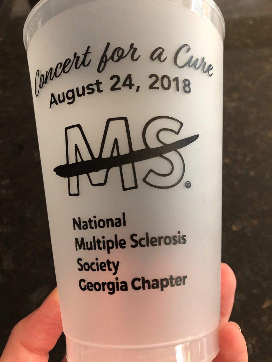 JenCarfagno's tweet image. Beautiful evening last night. The sunset, the moonrise, the music #ConcertForACure @drivinncryin