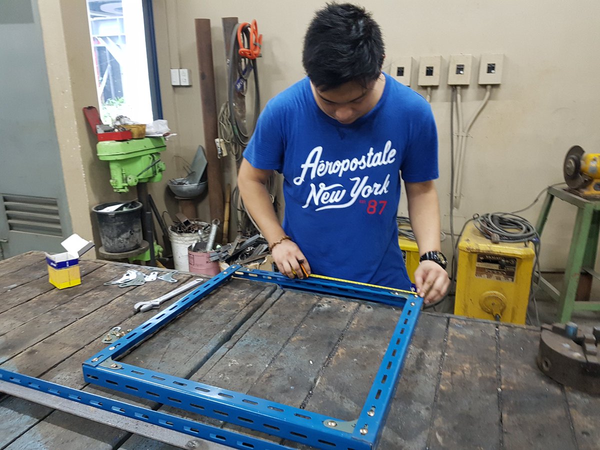 TKnights01's tweet photo. August 25, 2018
10am - 4pm
TBK 2018-2019 work-progress report for new unit prototype vehicle:
✔Making test bed for new unit 🏎🏁
✔Disassembled crate
✔Making a cabinet for sorting parts
✔Updates
#VICTORY
#EZRide #RacingEdge
#Areca's
#PhatGarage
#JeffAudio
#SEMA2019 🇵🇭 https://t.co/XYAILBfHu6