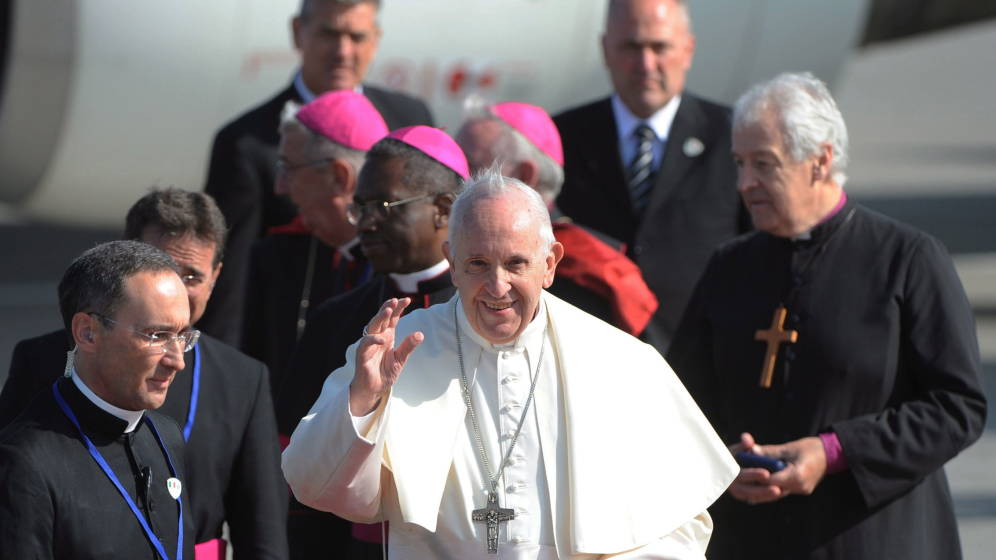 1000_am's tweet photo. El papa reconoció el fracaso de la Iglesia y que los abusos a menores son una vergüenza para la comunidad católica - 
https://t.co/SwSPUef88T #1000am https://t.co/sUzPWHfakl