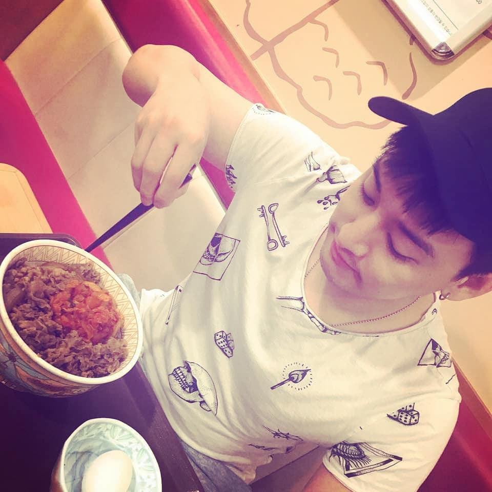 unbm321's tweet photo. イライIG #イライ #UKISS

Out to dinner with  ukiss_jun97! GyuDon! •Photo By:  ukiss_jun97

こっちの写真は、ジュン📷

#ukiss #eli #jun #sukiya #osaka #food #2ndconcert #letseat #justwokeupfromanap #gotthatnapbelly #napfuzz #oldmanfuzz #goodnight 

https://t.co/enHflRIIJN https://t.co/T3jzyAcxcD
