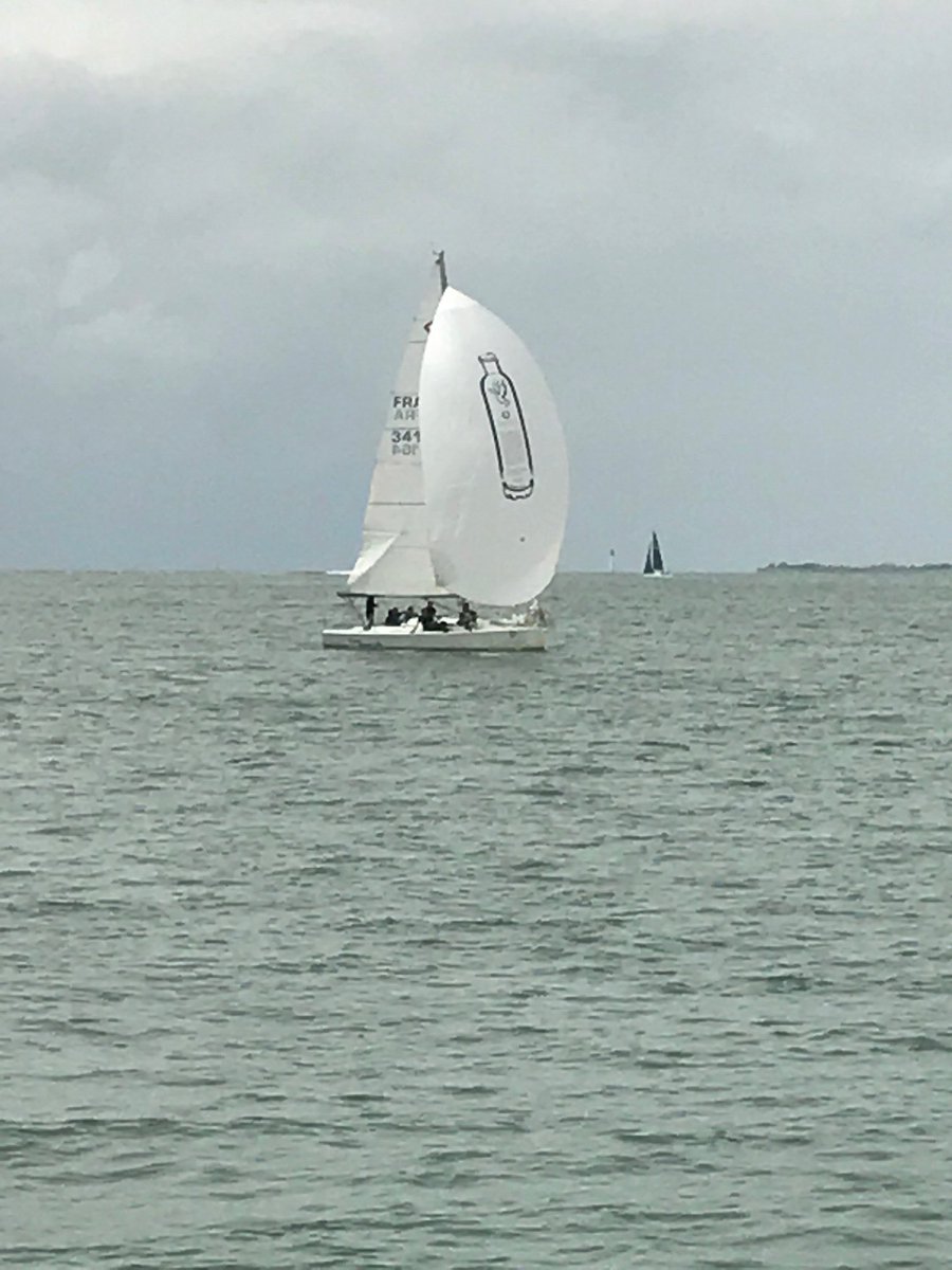 WAI_BNPP's tweet photo. A l’abordage ! Les équipes @wai_bnpp sont à La Rochelle à l’occasion de la #FrenchStartupCup ! Voici quelques photos en direct de la régate ! ⛵️ 
#FrenchTech #TeamBuilding https://t.co/MaNvdD0O7i