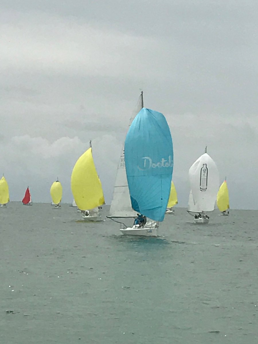 WAI_BNPP's tweet photo. A l’abordage ! Les équipes @wai_bnpp sont à La Rochelle à l’occasion de la #FrenchStartupCup ! Voici quelques photos en direct de la régate ! ⛵️ 
#FrenchTech #TeamBuilding https://t.co/MaNvdD0O7i