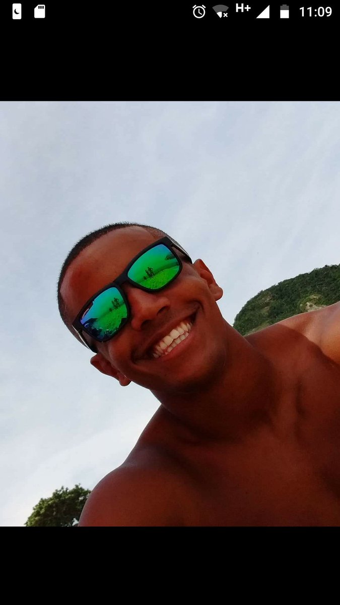 CrGrota's tweet photo. Mlk Bom Puro maneiro abessa mó parada Só Tragédia vai com Deus #Marlon #Monstroooo 😭😭 https://t.co/nAtCH4ESOv