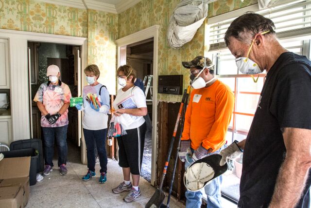 txumc's tweet photo. It has been a remarkable year, a year as heavy with grief and loss as Harveyβs floodwaters. And yet, it has also been a year shot through with moments of breathtaking kindness, impossible redemption, and irrepressible hope. #TXRecovers https://t.co/7OCq0nbOnF