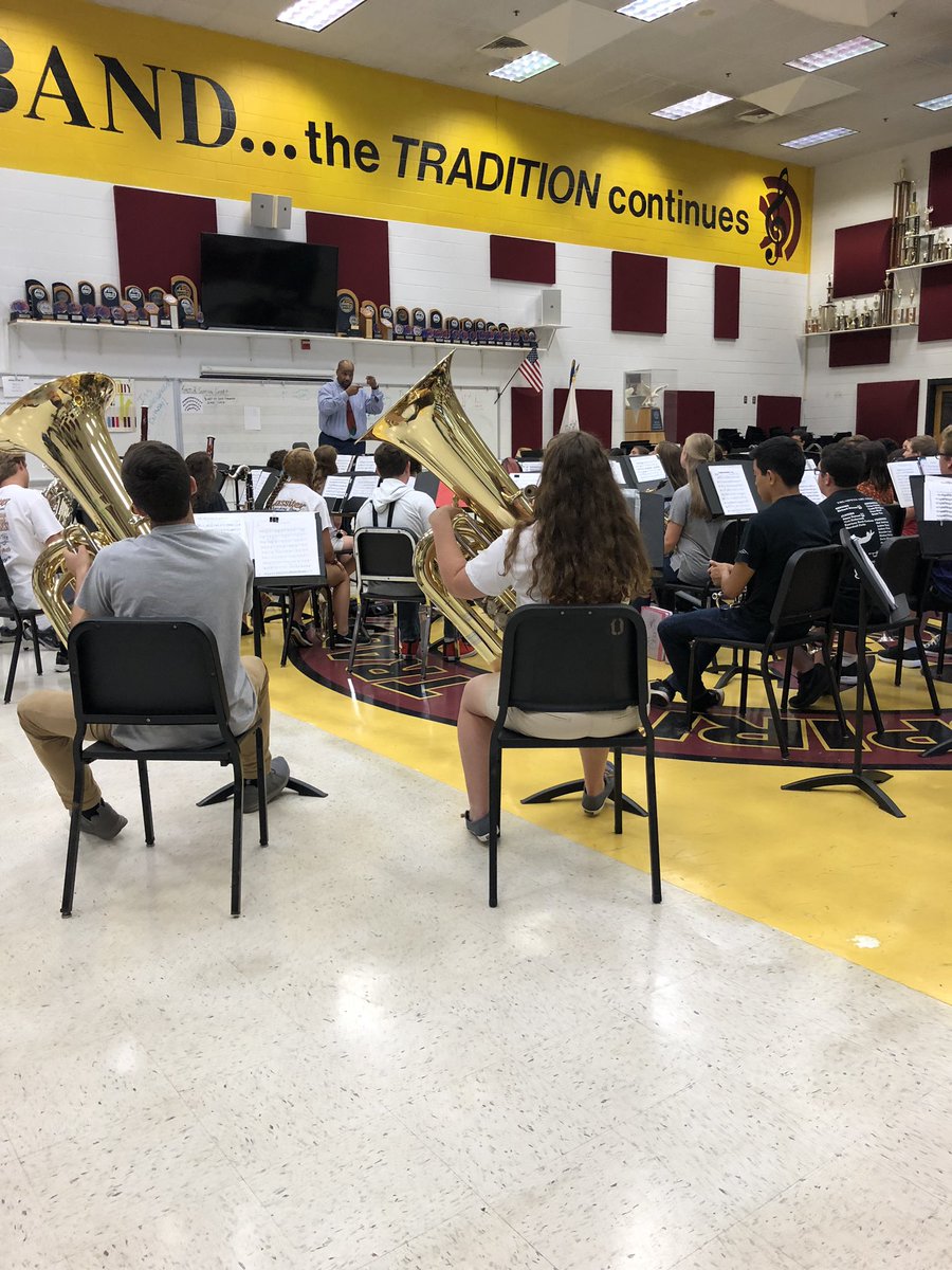 ccsd_inst_mus's tweet photo. Mr. Thompson and the Lassiter Symphonic 1 Band are making great strides for such an early time in the year. Wonderful sounds and strong innate musicianship! @LassiterBands @CobbSchools #cobbperforms #cobbARTrocks #LovetoLeadHere https://t.co/kLc6cEu0Hm