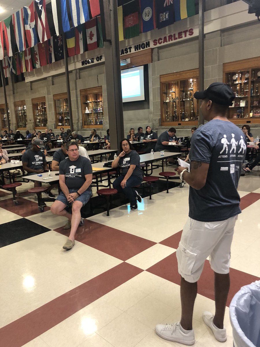Great kickoff of the #GradWalk2018. Thank you United Way, Wells Fargo and DMPS staff. #LiveUnitedDSM