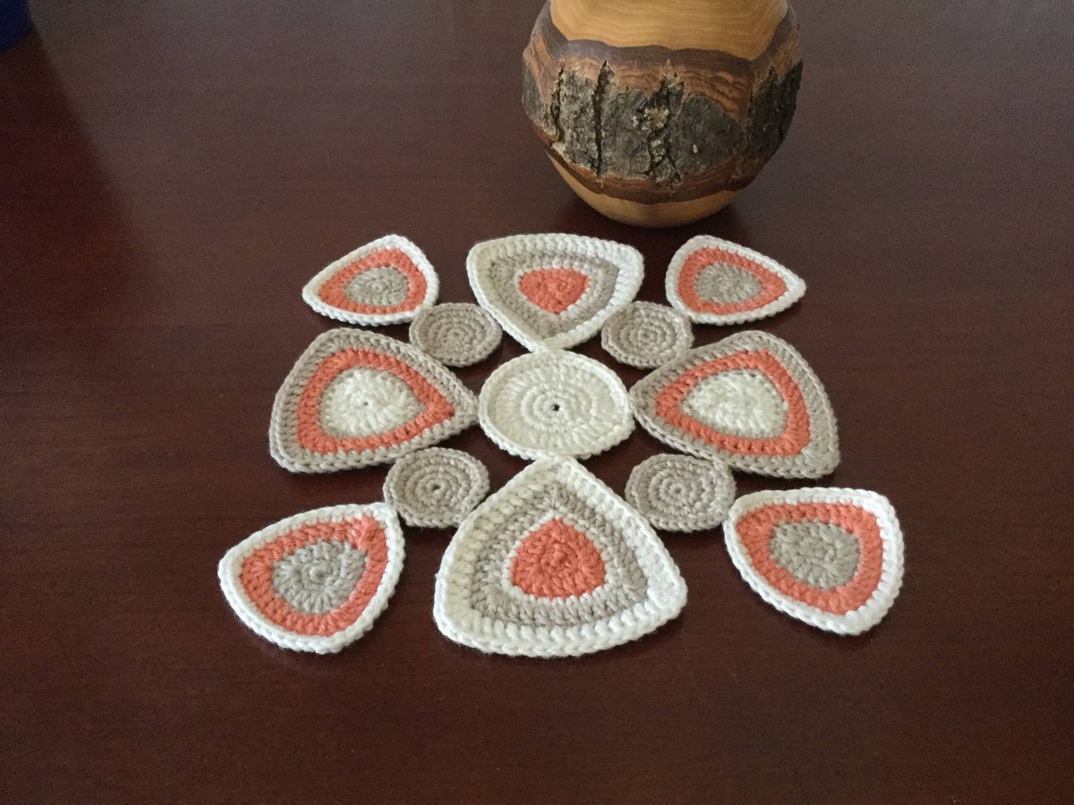 SandrineSthread's tweet photo. Modern, geometric shapes dolie, pink, white, and gray.  Ready to ship! https://t.co/XiWCjl2nDh #dolie #homedecor #giftideas https://t.co/8vqR2EnbCi
