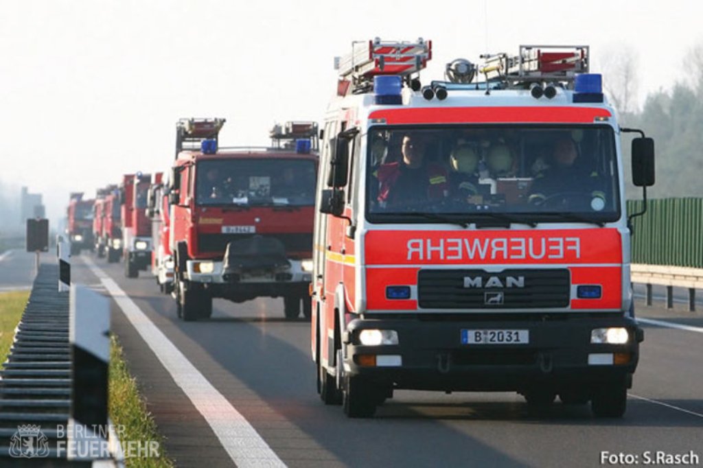 Berliner_Fw's tweet photo. Aufgrund eines Amtshilfeersuchen wird die @Berliner_Fw die Feuerwehren im #Land _Brandenburg mit Rund 100 Kräften der Freiwilligen_Feuerwehr bei der Bekämpfung der #Waldbrände südlich von #Berlin unterstützen.

https://t.co/3yr4lZuVFF https://t.co/vU6z25SY39