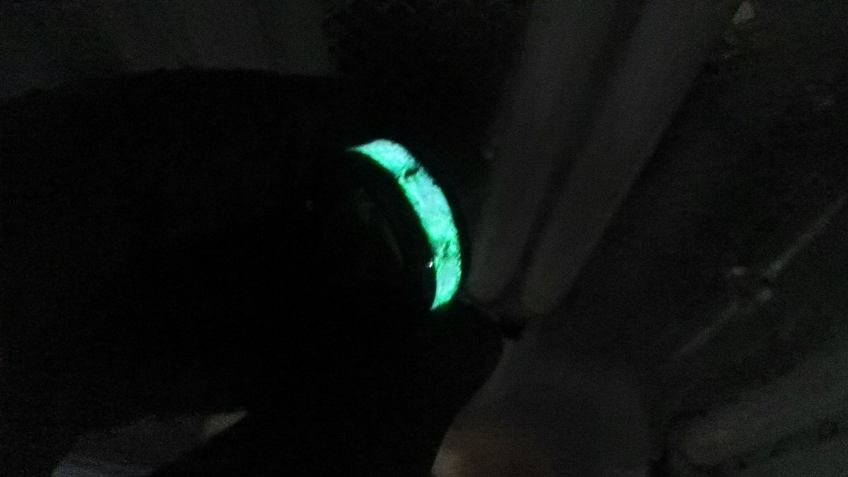 OverlordRings's tweet photo. Anillo con serpentina verde fotoluminiscente en madera de tulipier negra #anillos #accesorios #manualidades #joyas #fotoluminiscente #crafts #artesania #rings https://t.co/Uq5uoxjbGz