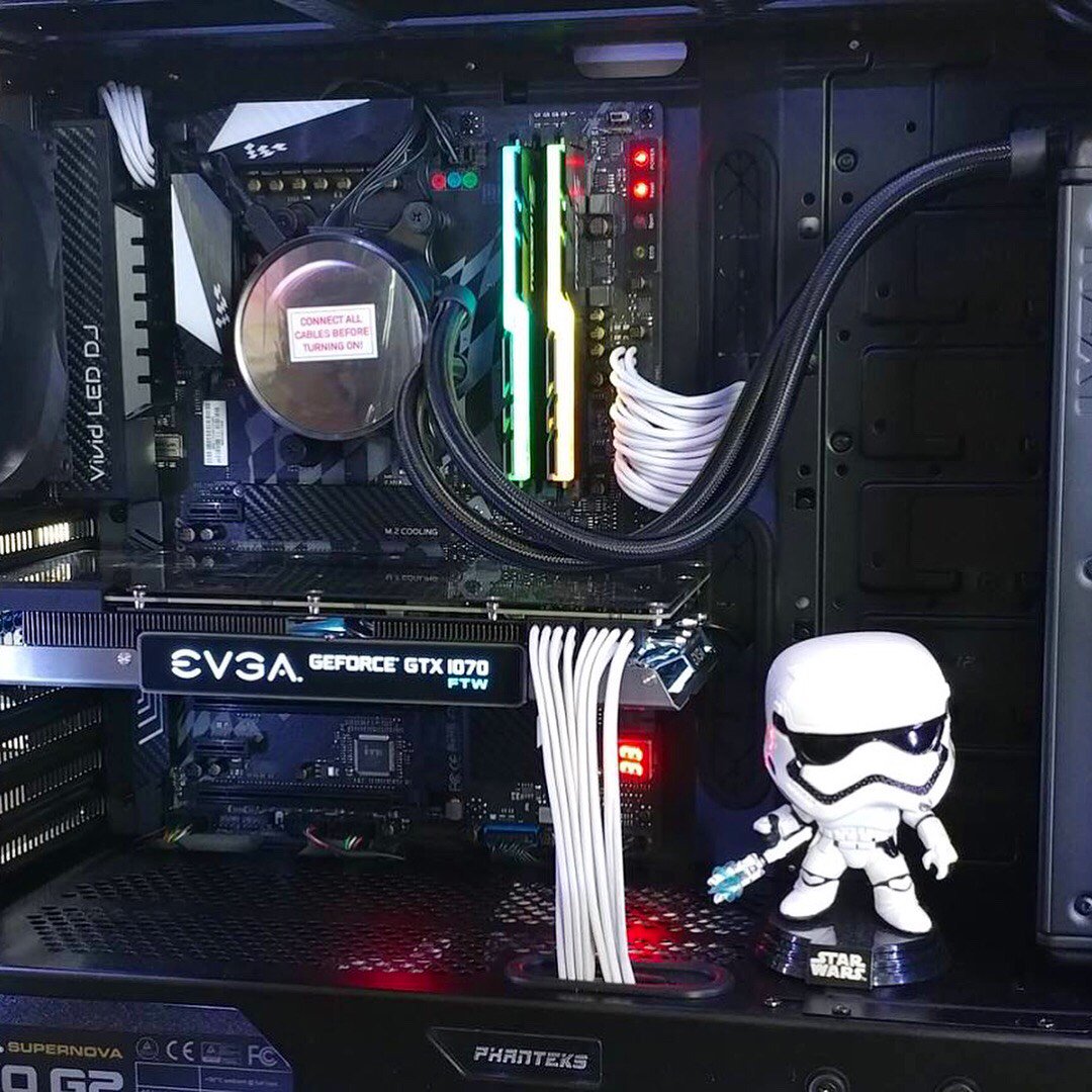 BIOSTAR_Global's tweet photo. Look at this Star Wars RACING X370GT7 build! I think it's kinda cute~😍 Do you have any figurines in your build? We want to see.
🚀Build by Aaron Howe
#biostarofficial #biostarracing #biostarx370 #biostaramd #amdryzen #Ryzen2 #athlon #aseries #motherboard #x370motherboard https://t.co/SMo3CxPkyy