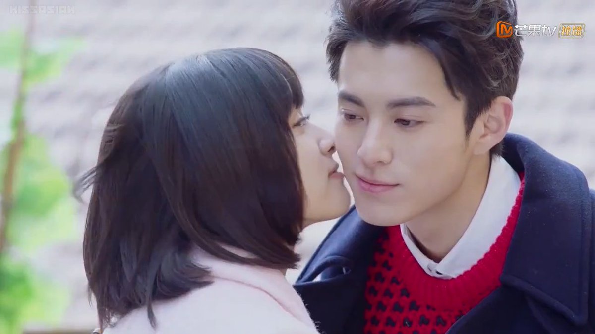 Dao Ming Si asking for a kiss  #JerryYan and  #BarbieHsu in  #MeteorGarden (2001) and  #DylanWang and  #ShenYue in  #MeteorGarden2018