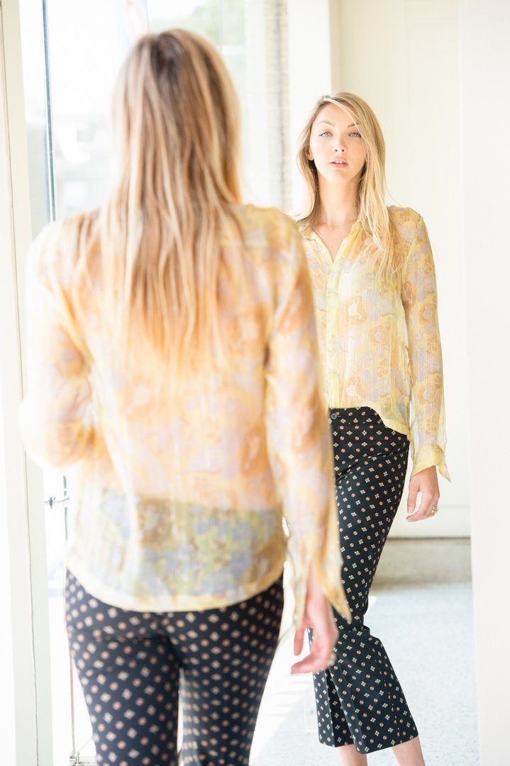 WeinsteinStyle's tweet photo. The mirror image of style. #Weinsteinstyle 

▪️ @DriesVanNoten top
▪️ Meme trousers 

🚺 Elissa Helling
📸 elizabeth dondis photography https://t.co/THaHQYC8R0