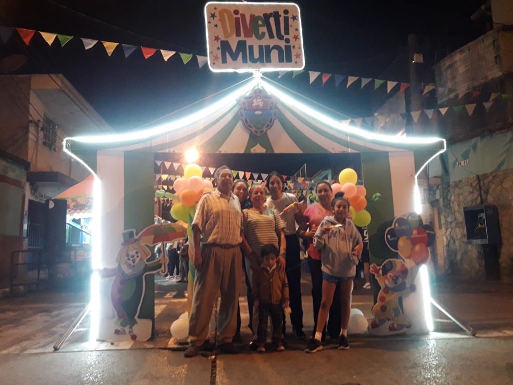muniguate's tweet image. Vecinos junto al comité del Barrio La Ermita y la Alcaldesa Auxiliar de #Zona6, convivieron en las diferentes actividades que ofrece el programa Diverti Muni dentro del marco del 5to Festival Cultural, Artístico, Deportivo. #GuatemalaValeLaPena #AlcaldiasAuxiliaresTrabajando
