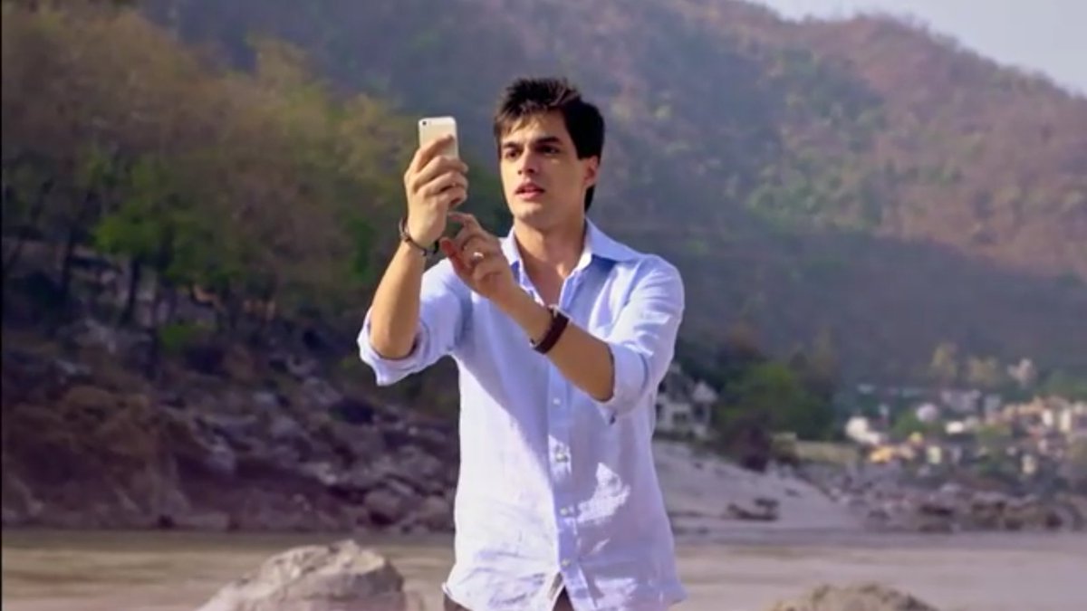 Sweethira06's tweet photo. If u want to see this smile or our hero on winning the award then take out some time, click the link and vote for Mohsin Khan as 'Kartik Manish goenka' 😊
Link ~ https://t.co/AVEhBlFtrz
#MohsinKhan #KartikGoenka #Yrkkh #Bestactor #PopularStar #ITA2018 @ColorsTV https://t.co/208tfqr4Wq