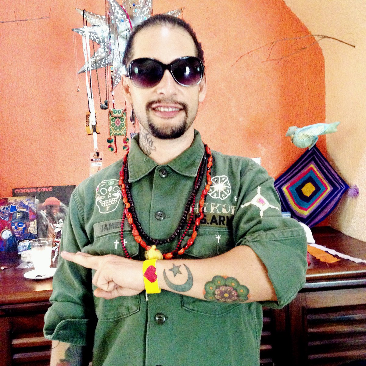 sachi1103's tweet photo. Huicholの素晴らしさを教えてくれた人💙 @hector__guerra !!!Pamparius🙏🏻
#nifunifa #japan #tokyo #shimokitazawa #mexico #Huichol #Chaquira #Peyote #hikuri #HectorGuerra #pachamama #pachamamafamilia #pachamamafamilia_mexico
#pachamamafamilia_japonoficial #nifu_OriginalClothes https://t.co/PawDHYjHKS