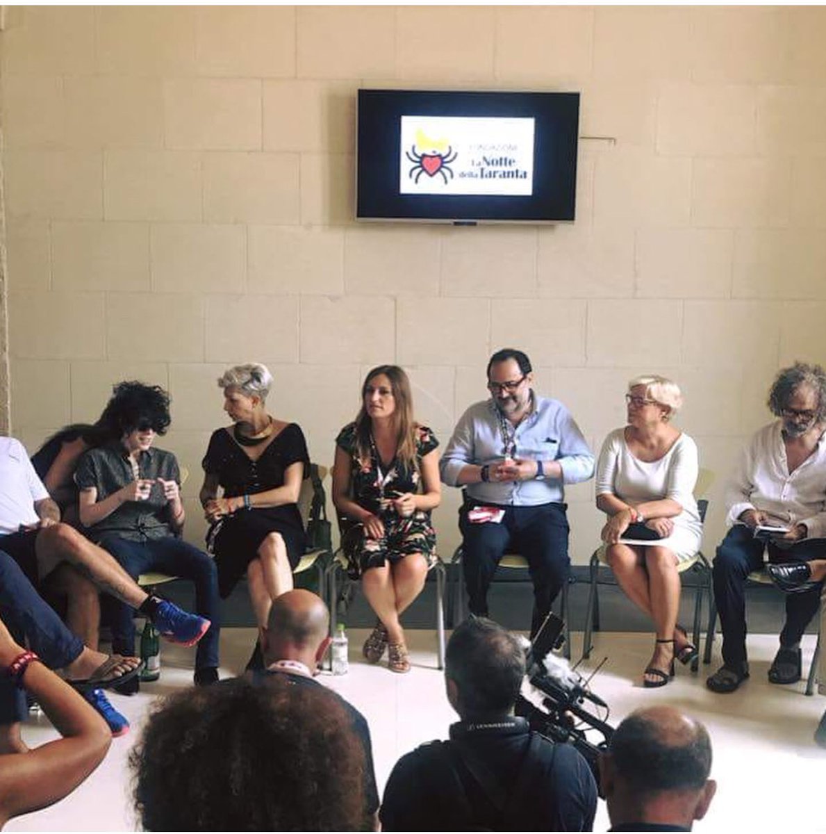 MiroAndrea's tweet photo. #conferenzastampa #lanottedellataranta2018 @TarantaTweet @iamlp @yiliancanizares @CLEMENTINOIENA @APRESLACLASSE #dohagypsies #enzogragnaniello #antoniocastrignanó #minodesantis #jamessenese https://t.co/r1RGfQrc0I