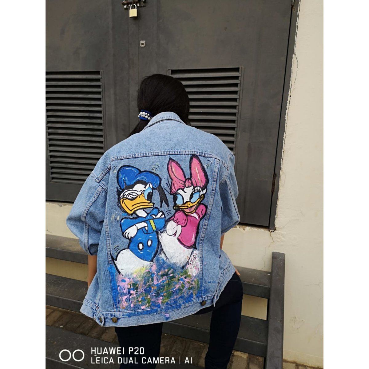 duduWagaG's tweet photo. 📸 Bushveld Selogilwe Mabale 😊🎨👩🎨🖌 #DuduPoshArt #Customiseddenimjacket #Denimart #Ipaintedthis #FemalePainter #Art #Artondenim #ootd #customisedtshirt #Mickeymouse #Cartoonart #Ducktales #cartoons #CustombyDudu #90sbaby hala let me paint your #Denim +27662038225 https://t.co/rm6thJp1KZ