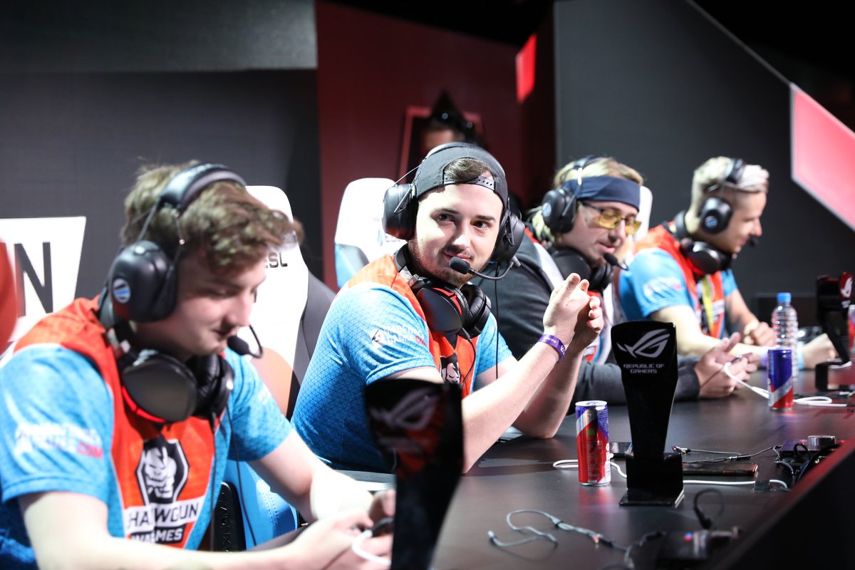 MADFINGERGames's tweet photo. #TeamNITRO is ready to give everything to defeat Team #ESA! Can they make it? #YES #NO GL HF
#ShadowgunLeague #FirstWarGame #gamescom2018 https://t.co/Akw85yGlB2
