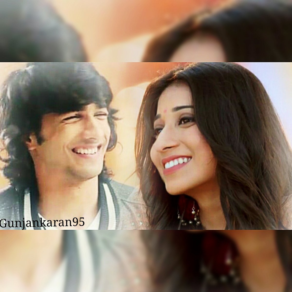 gunjankaran95's tweet photo. "When we both "SMILE" at the same time & know what the other is thinking"...!!!😄❤❤
@shantanum07
@VrushyyMehta
#swayam #sharon #shantanu #vrushyy #Swaronconnection #vrushaconnection #smileconnection .
.
.
Good evening everyone 😊 https://t.co/wGBKxzGqBp