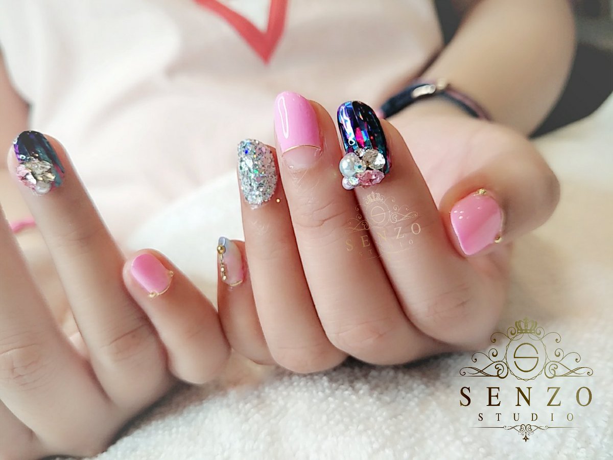 Chloee62912029's tweet image. 韩式美甲❤💓
即使不搭闪钻还是闪烁不停😻😻
#koreanail #diami #gelmacc컬러의 #gelcoco #pinkcolor #roughgel #swaroskinails #senzostudio #gelnails #Romance