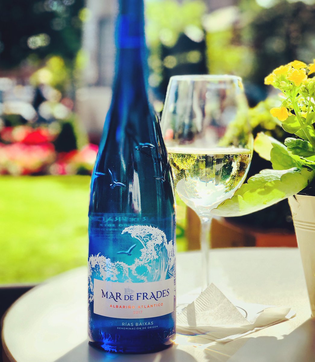 Last of the summer wine? We hope not! But this classy Albariño will go down well regardless! 😍🍷#mardefrades #albariño #spanishwine
