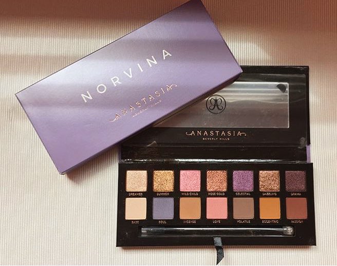 orangebeachmua's tweet image. 💥 the new #NORVINA palette #inmykit @anastasiaofbh is spotlighted and my brides are LOVING it! 💕 lisajohnsonbridal.com 🦋
