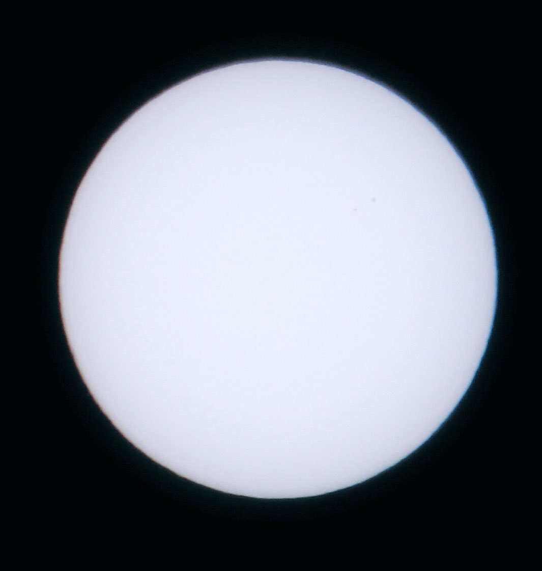 paperrocketman's tweet photo. #SunSaturday The Sun doing its thing up there this morning with #Sunspots #2719 #2720 😁
@astro_niks @DavidBflower @BeckePhysics @Lunar_Luster @Dr_Lucie @michele0511 @VirtualAstro @pilliarscreatio 
Ref photo https://t.co/gGdcdYFVr7 https://t.co/XpQRi66Mm6