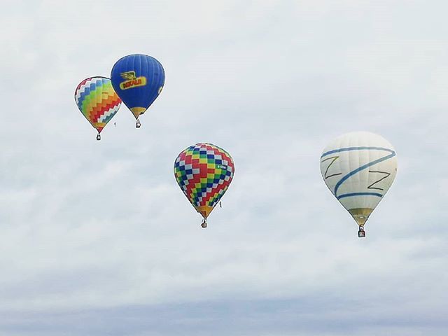 zissouballoon's tweet photo. Morning flight with other balloons...time for competition!! •
•
•
•
#zissou #teamzissou #zissouballoon #stevezissou #balloon #lifeaquatic #wesanderson #accidentallywesanderson #balloonized #hotairballoon #mongolfiera #italy #mondovìvola #mondovì #lov… https://t.co/byHCpyhpzy https://t.co/nV7TQOWqCy
