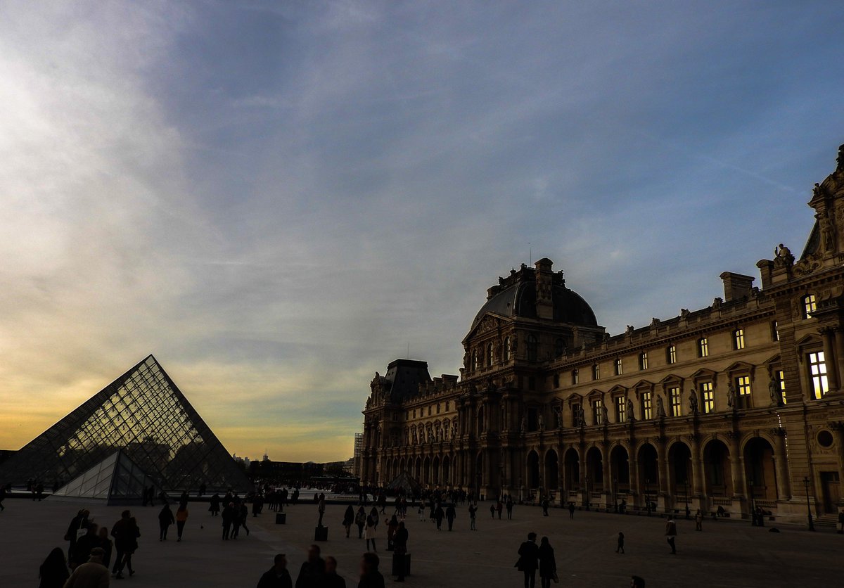 polikirali's tweet photo. Some new stuff !
#Paris #evening #sunset #city #monuments #louvre #cityscape https://t.co/AE7KgNkW4z