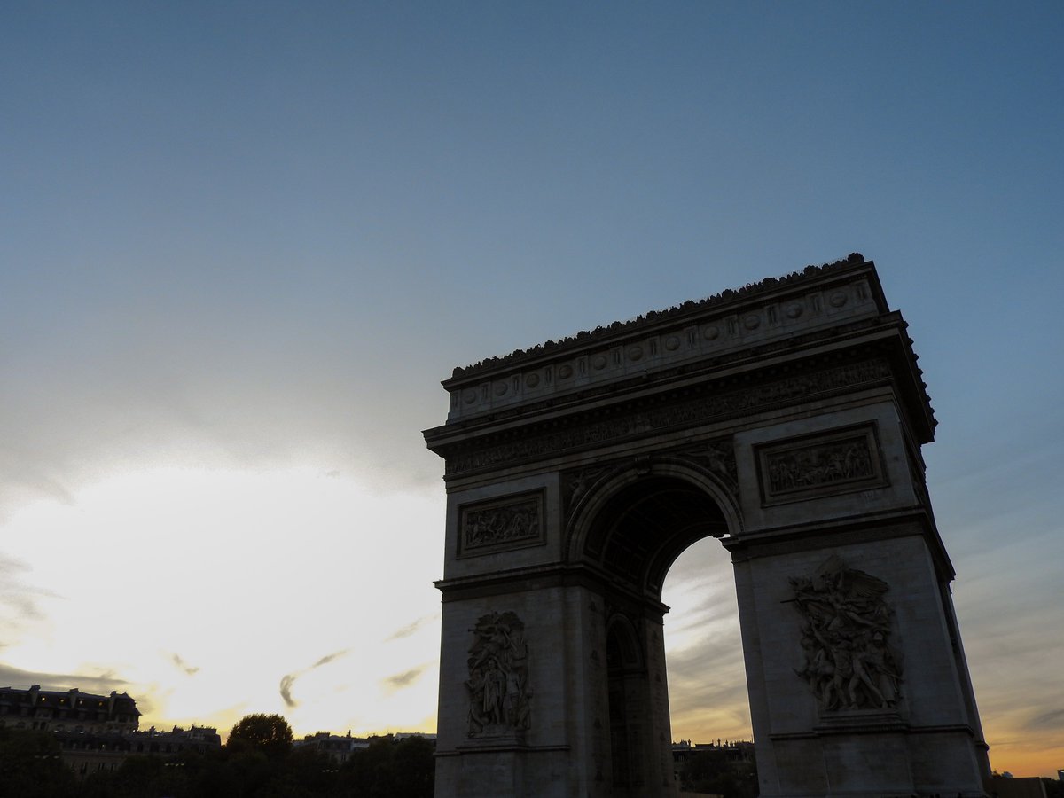 polikirali's tweet photo. Some new stuff !
#Paris #evening #sunset #city #monuments #louvre #cityscape https://t.co/AE7KgNkW4z