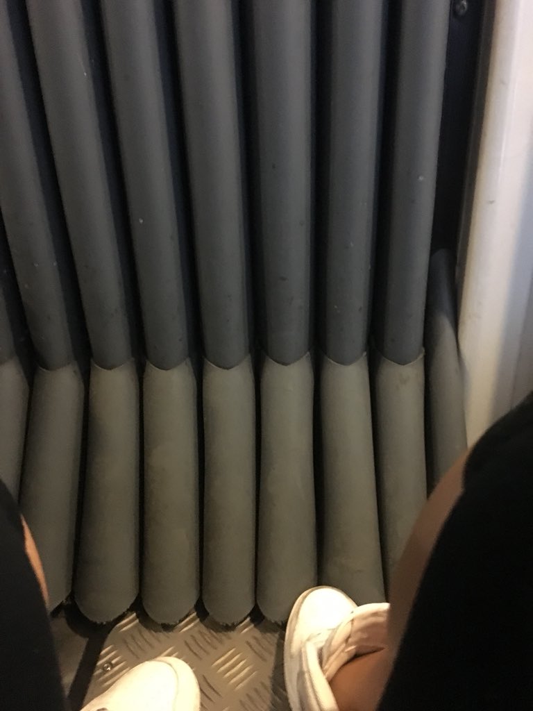 HopeKatanaa's tweet photo. Got this seat on the train for a grand total of £108 @nationalrailenq @VirginTrains 🤯 https://t.co/j3cOHtQQ4u