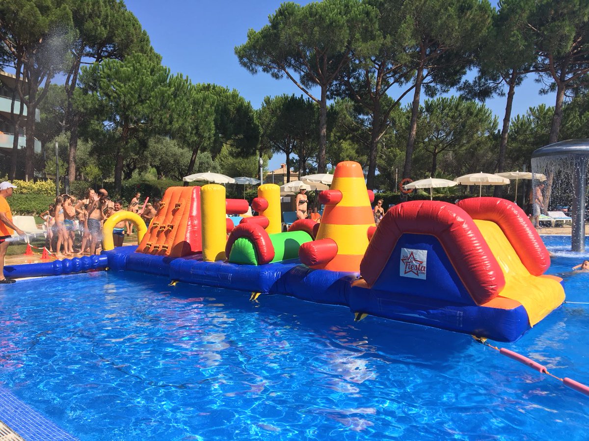 We love sports entertainment,  from waterminidisco and water games to ping-pong and creative games at #ciutatdepalol Mini Club ⚽️🎨🎤

 #ciutatdepalol #incostabrava #visitgirona #platjadaro