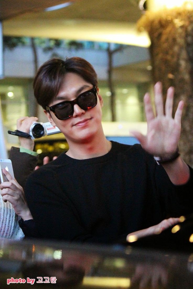 lmhislife's tweet photo. 25082018 #AlwayswithLeeMinHo handsome, charming, cute, adorable, classy, dorky, funny, warm, thoughtful & careful person, famous & successful based on talent YES I STAN THE RIGHT PERSON @ActorLeeMinHo i hope you enjoying your weekend.. eat well stay well #leeminho #243daystogo https://t.co/o5EQz1toZd