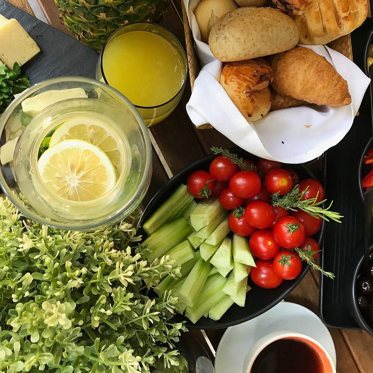 BTArjaan's tweet photo. Tatil yavaş yavaş bitiyor fakat güzel bir kahvaltının keyfi tüm gün sizinle. 🍳
• • • • • • •
Summer is suddenly running out but the pleasure of a nice breakfast is with you all day. 🍳 #arjaanbyrotana #gorotana #istanbul #kahvaltı #istanbulmekanları https://t.co/Lh8Dvbp7y8