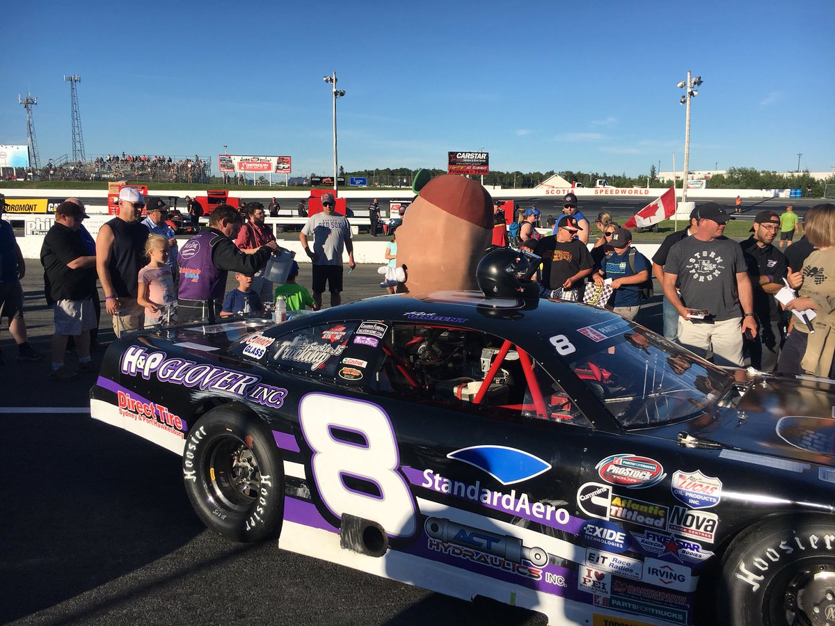 VincentRacing8's tweet photo. It’s #raceday, green flag drops at 6pm @pettyraceway_nb come cheer on our @ActHydraulics @CastrolCanada @StandardAero @PEIPotatoes @ssidechrysler1 #team https://t.co/7WWFzHX0Oq