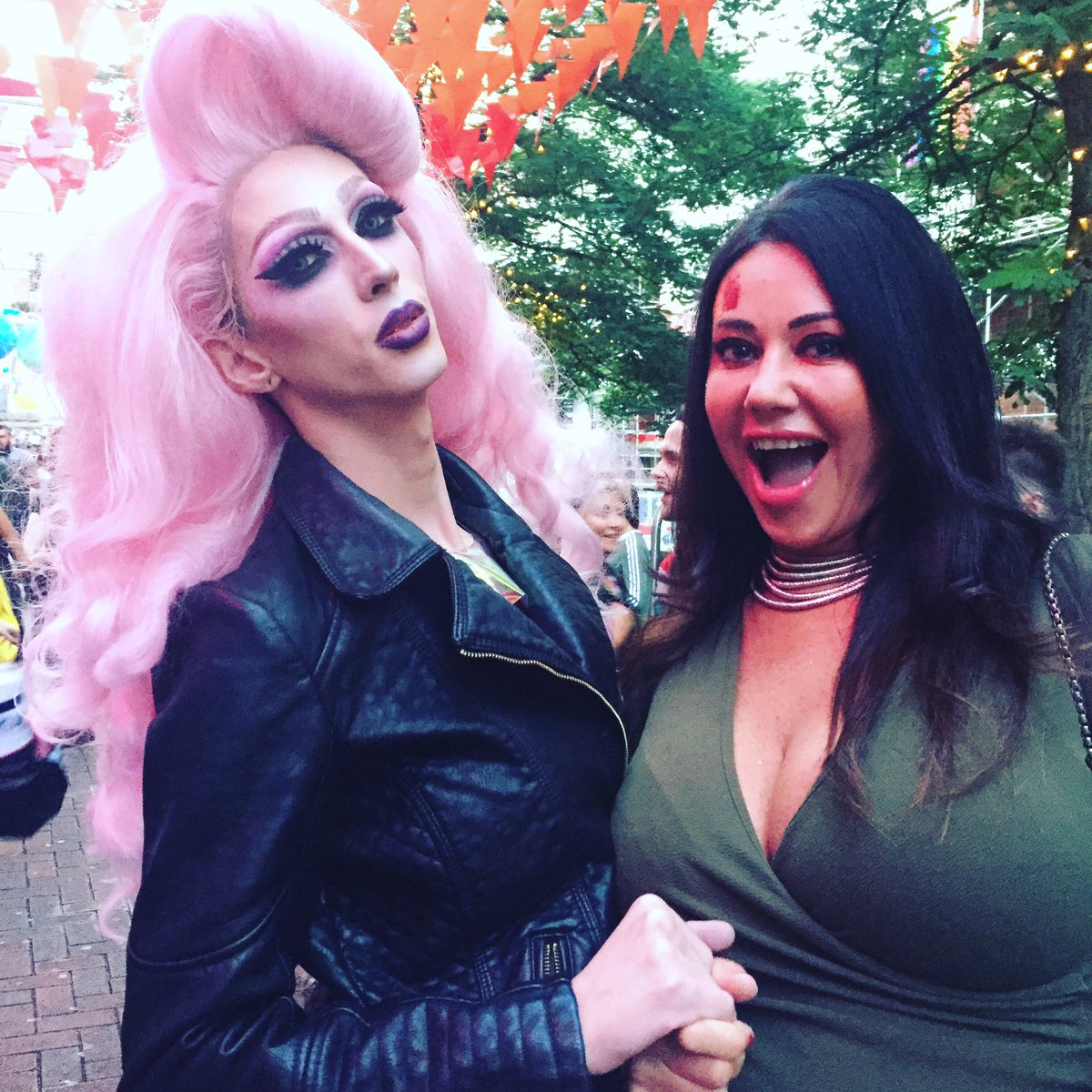 RealityWrite's tweet image. Had an awesome couple of days with @MsLisaAppleton at @SpiceExhibition and then @ManchesterPride 🏳️‍🌈🙌🏻 #ManchesterPride2018