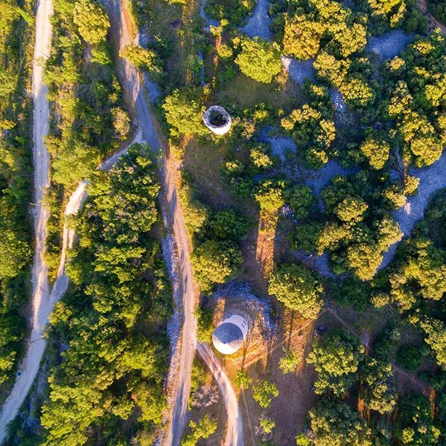 Round towers
#fromwhereidrone #provence #ilovetofly #djiglobal #djiphantom3 #dronestagram #topdown #aerialpic #aerialphotography #dronejunkie #dronephotography #skypixel #skysupply #france🇫🇷 #instagood #dailyoverview #drone #fromabove #earthpix #dron… ift.tt/2PClfqD
