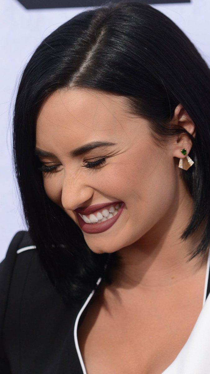 demetrialovatxo tweet picture