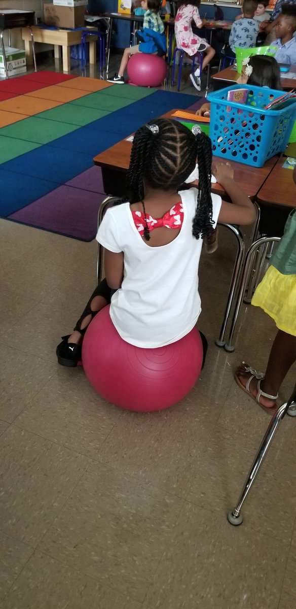 cmfinnegan3's tweet photo. Kicking off our flexible seating with Stability Balls!!!!! Research has found that being in motion is connected with engagement &amp; focus, especially for our extra wiggly friends! #positiveclassroommanagement  #ultimatelearningexperience @Tullys2ndGrade @MabletonES https://t.co/Cb0PeG8m1C