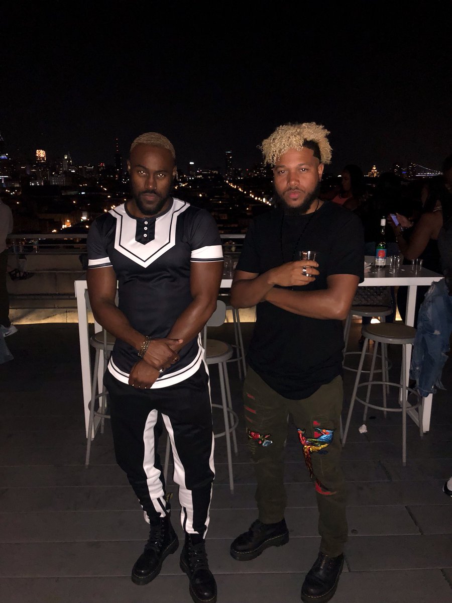 Jamaimusic's tweet photo. We worked so hard on #HoneyCombs so last night was a lite turn up! Download my new single #HoneyCombs on iTunes App Store, Amazon, or Google Play!
•#MrManager2u #Unhuman #UnhumanEntertainer #JamaiMusic https://t.co/oKd6ekfoH9
