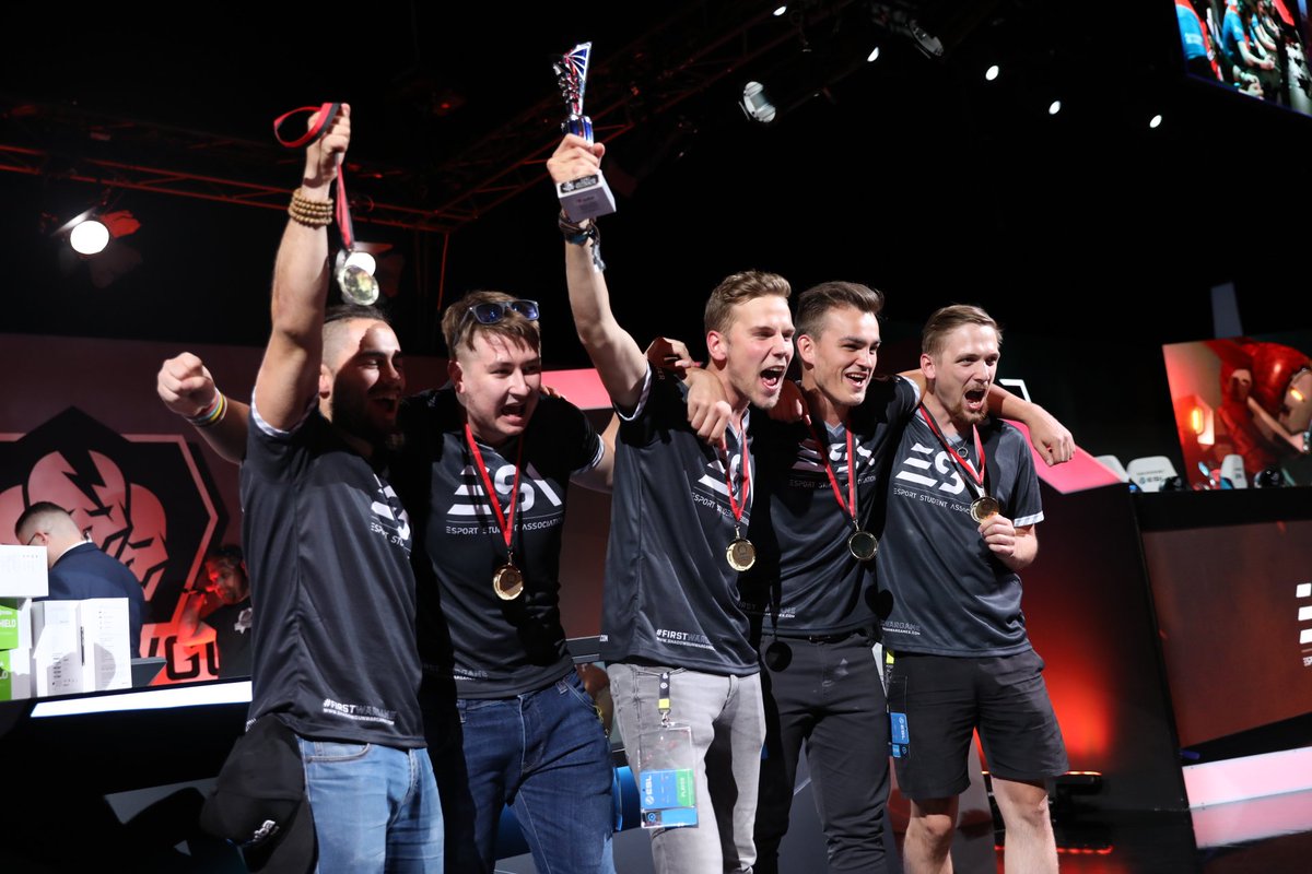 MADFINGERGames's tweet photo. Here are your champions! GG WP Team ESA! @teamesa #ShadowgunLeague #FirstWarGame #gamescom2018 https://t.co/DEAP6rqfbV