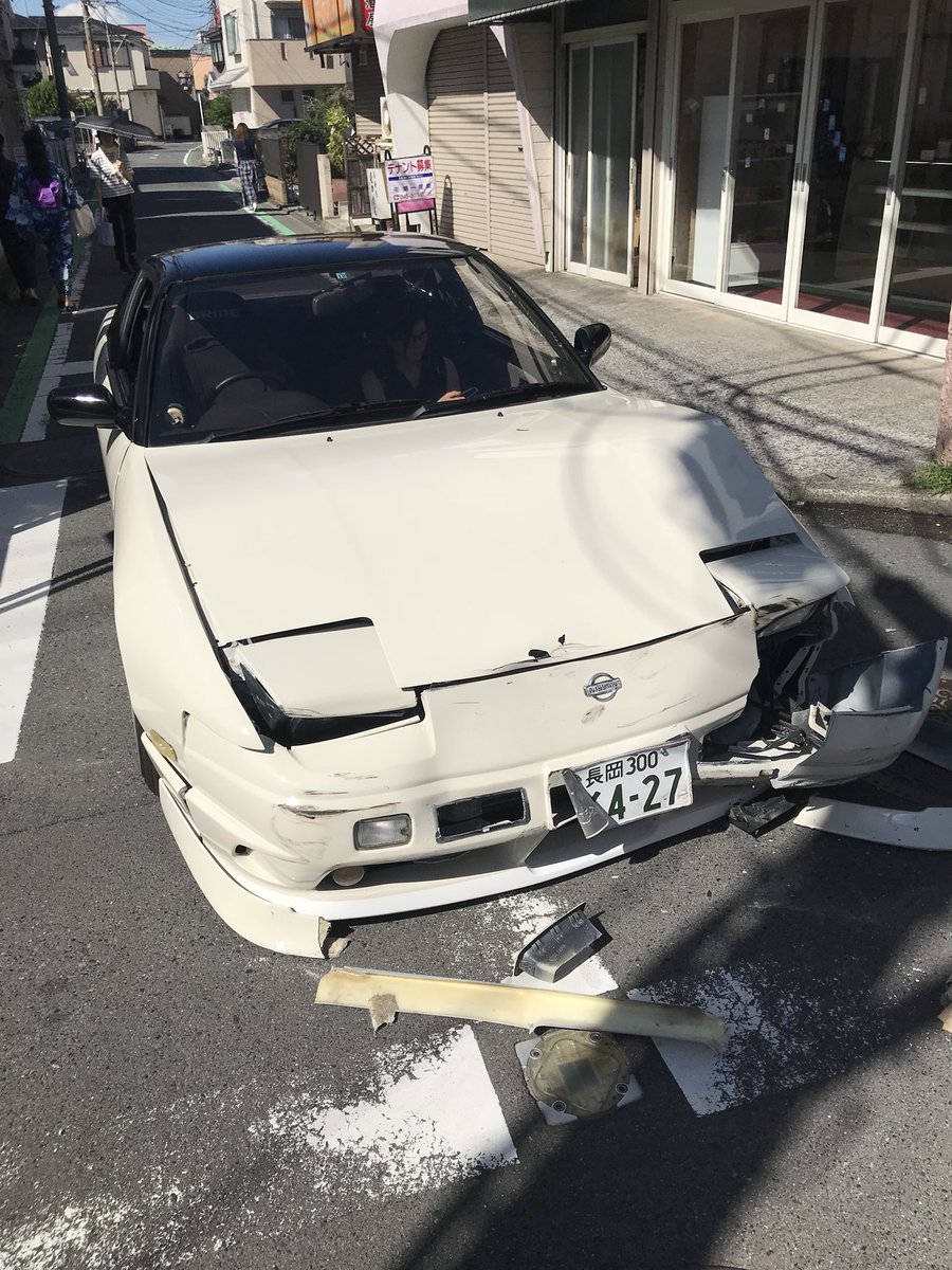 新潟にワンビア取りに行って納車！

からの6時間かけて帰ってきて地元で一時停止無視してきたおばあちゃんのせいでワンビアが…

辛すぎる…

前のオーナーさん達の話してこれからって時に…

前のオーナーさんにも申し訳ない…

とりあえず時間はかかるけど直していきます。

大事な車なんで
