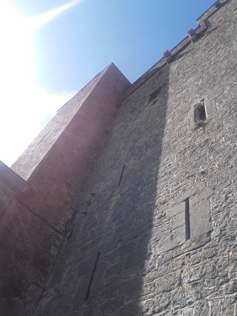 If you're around #Oranmore today make sure to get down to #OranmoreCastle for the Heritage market as part of #HeritageWeek