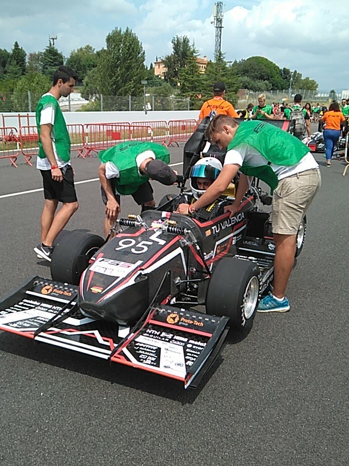FSUPVteam's tweet photo. Preparados para nuestra primera ronda de Autocross!
//
Ready for our first AutoX round!
#FSS18 https://t.co/4VGa0wreEG