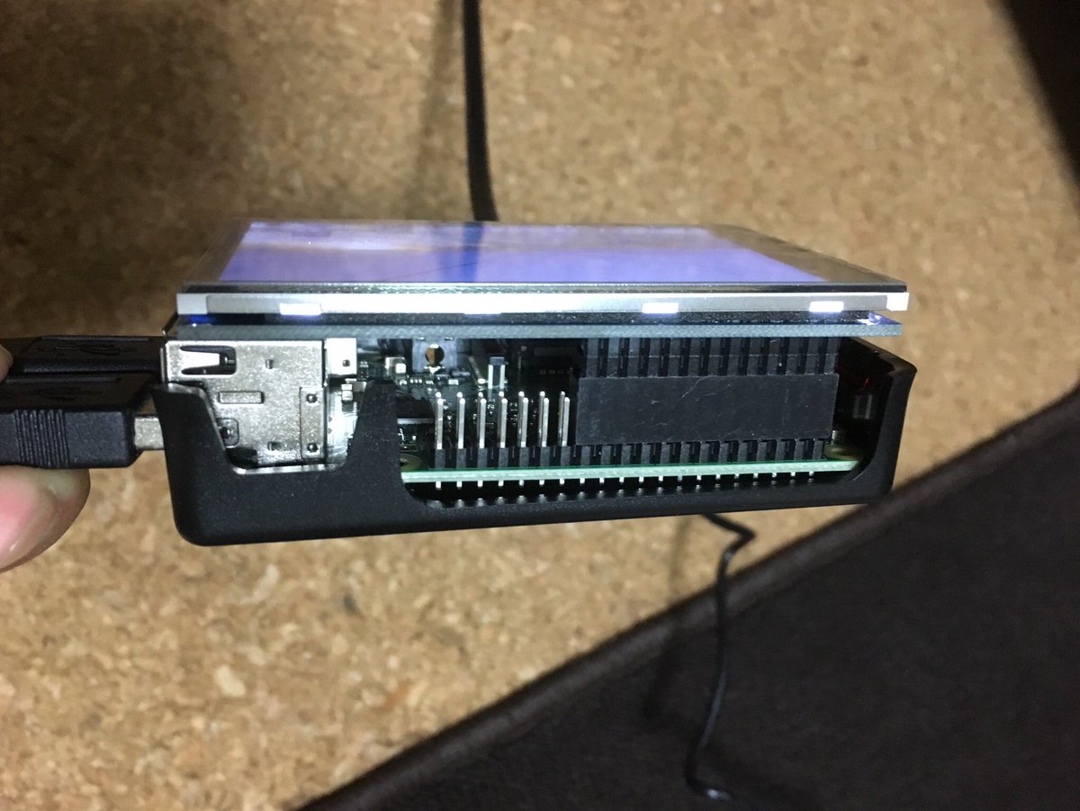 KenkenHot's tweet image. ラズベリーパイに3.5inchのタッチスクリーン取り付け。ドライバーインストールしてそのまま打ち込んでもうまくいかなかったけど、xvfのあとにファイルのパスを入れたらうまくいった👌
#raspberrypi3modelb #waveshare #raspbian
