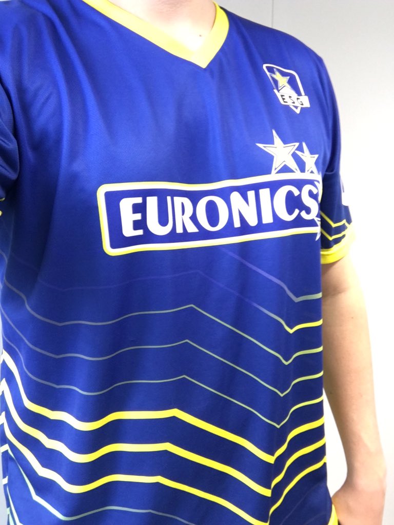 noway4u_sir's tweet image. Ich verlose mein getragenes, ungewaschenes und stinkendes ESG Trikot - unterschrieben von allen Spielern! Einfach nur retweeten, liken und gerne euren Lieblingstod von Agurin in die Kommentare!