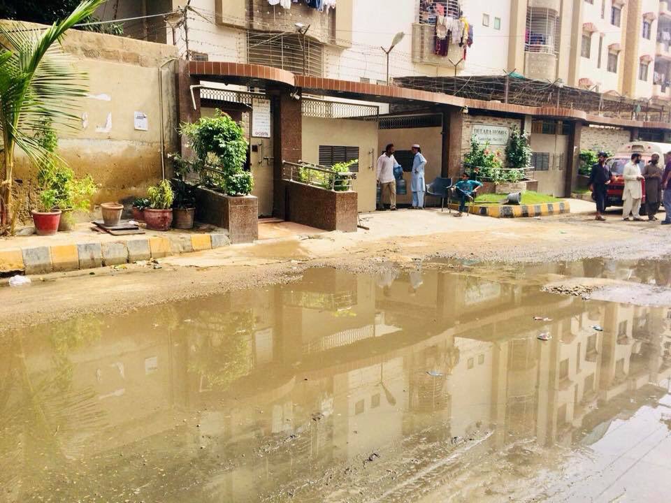 wasimakhtar1955's tweet photo. Reached #GardenEast, #TehranStreet near #StLawranceChurch on the complaint of #Residents in order to address the #Sewerage issue. 
Also called the DMD #WaterBoard there. https://t.co/TRscGKIWHL