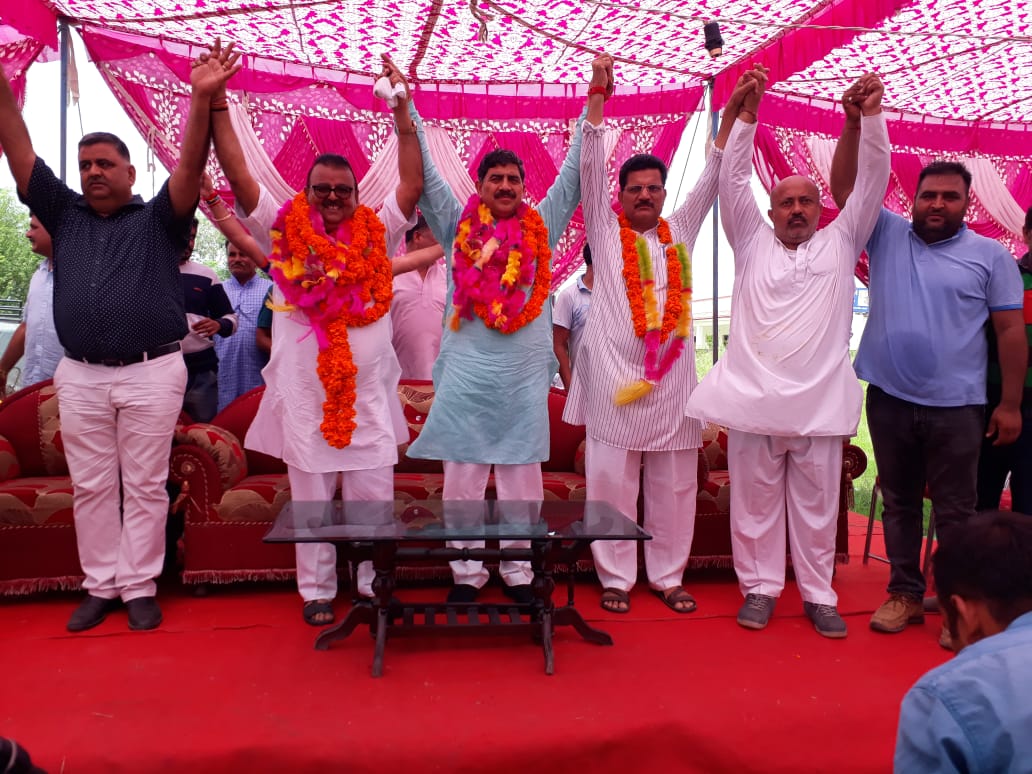 JammuBjp's tweet photo. Today inauguration of Road from Vijapur to SP Pura Under CRF Scheme at the Cost of 18teen Crores by Hon'ble MP sh Jugal Kishor Sharma ji and EX Minister Sh Chander Parkash Ganga ji https://t.co/Bt1B5jPTYD